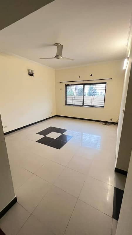 3Bed apartment available for Rent in Askari 11 sec-B Lahore 7