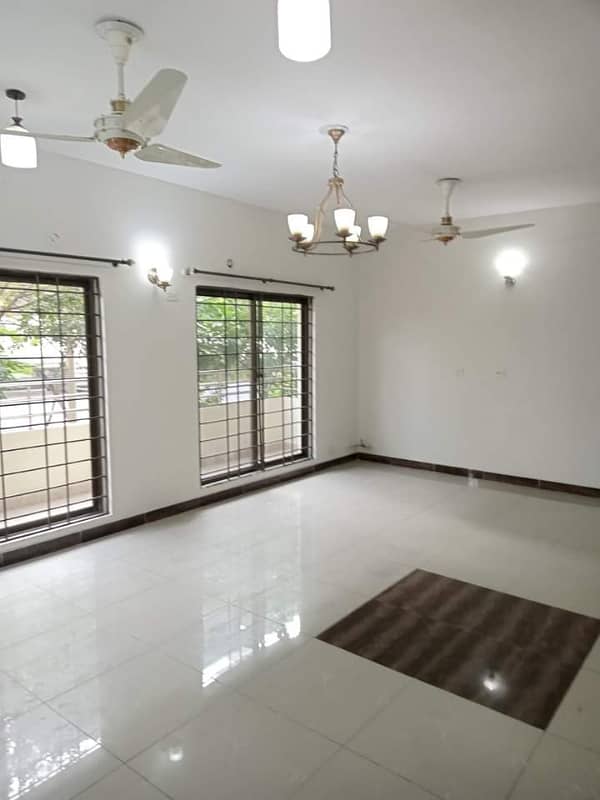 3Bed apartment available for Rent in Askari 11 sec-B Lahore 15