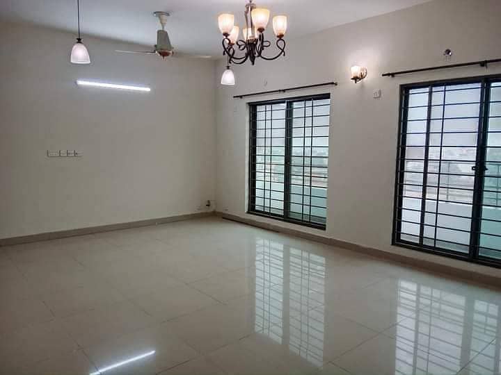 3Bed apartment available for Rent in Askari 11 sec-B Lahore 43