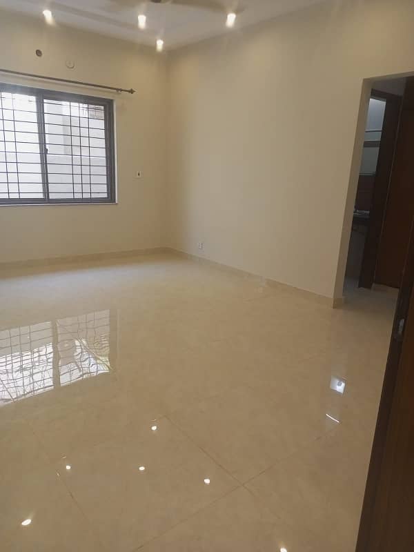 House available for sale in Askari 11 sec-B Lahore 25