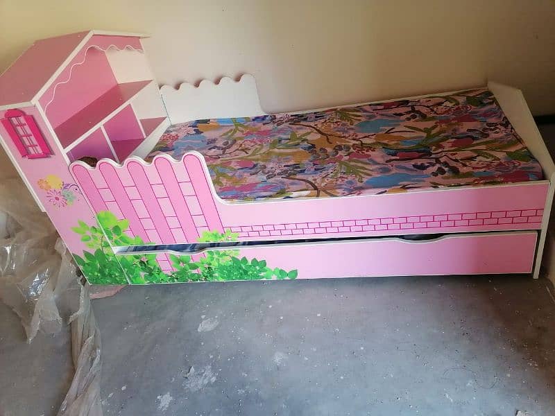 Barbie bed with 2 mattresses 2