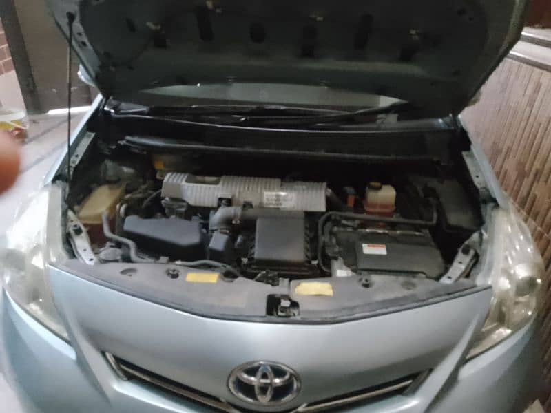 Toyota Prius Alpha 2013 2