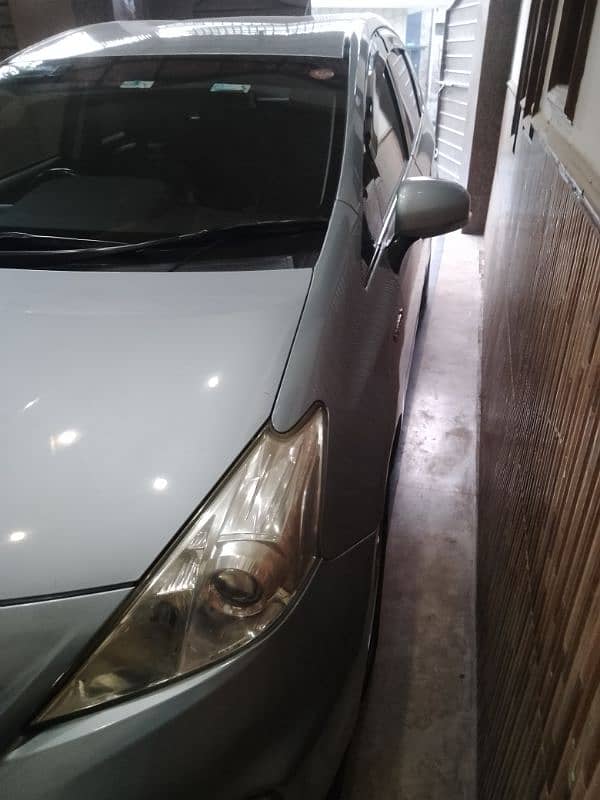 Toyota Prius Alpha 2013 6