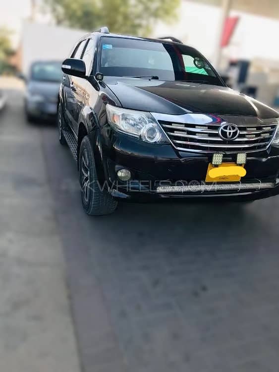 Toyota Fortuner V 2014 1