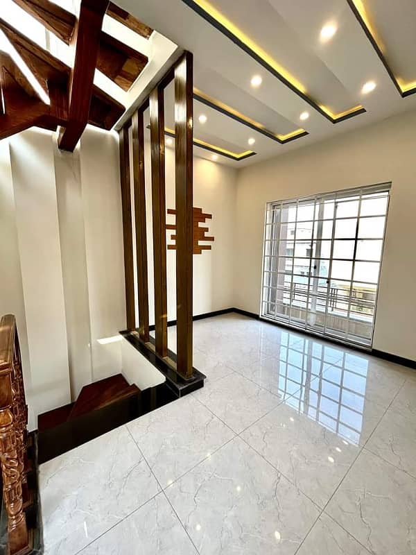 7 Marla Luxury Designer House For Rent 17