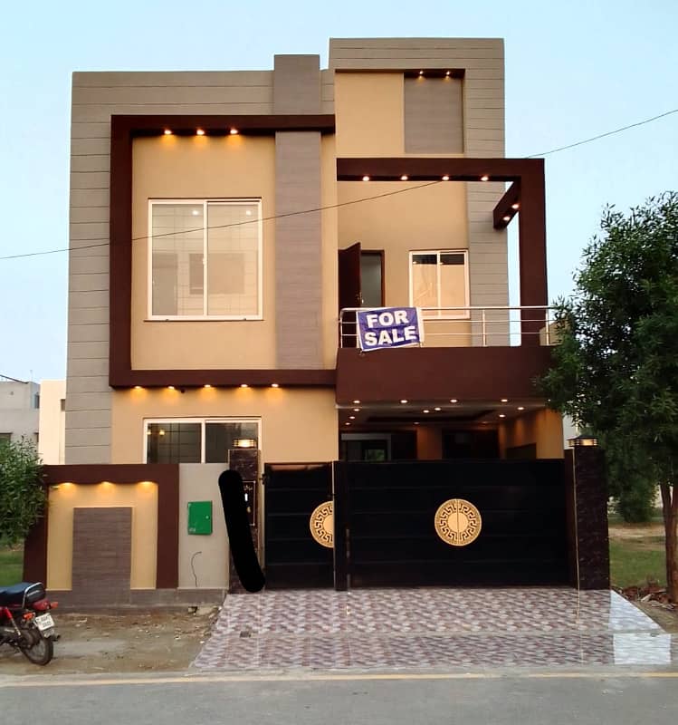 5 Marla Like New House Available For Sale In Bahria Town Lahore. 0