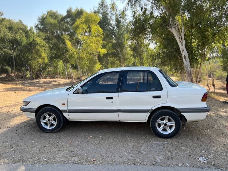 Mitsubishi Lancer 1990 3