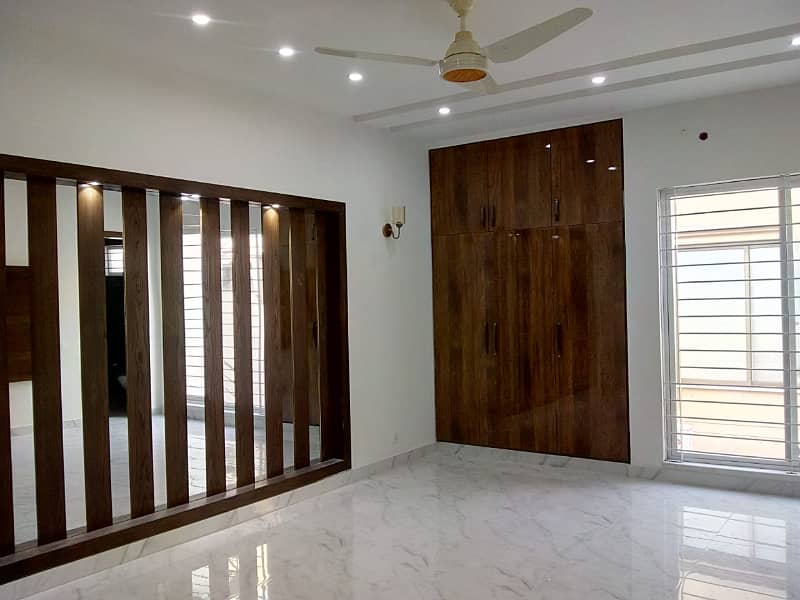 10 Marla House For Rent In Sector B Bahria Town Lahore 3