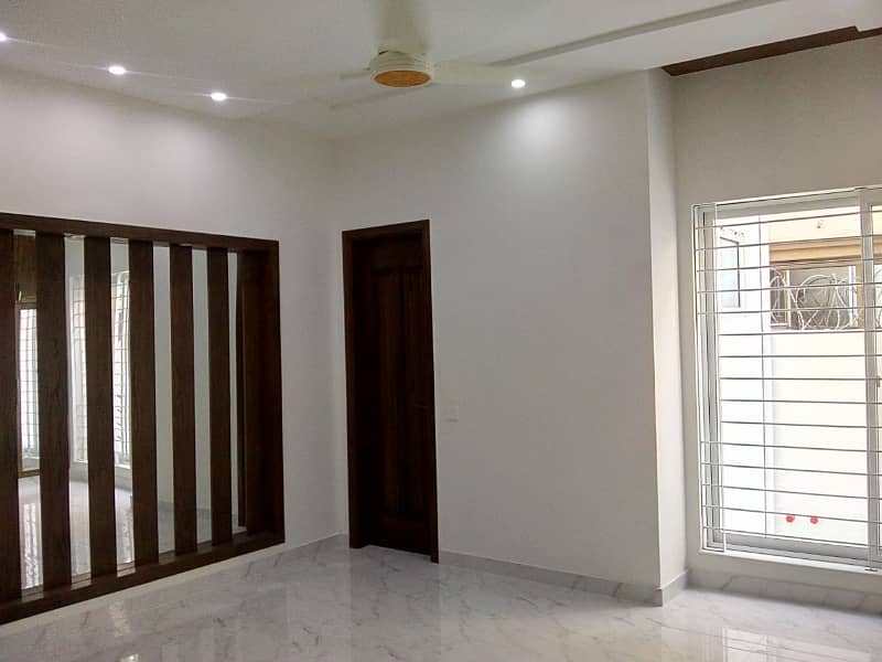 10 Marla House For Rent In Sector B Bahria Town Lahore 4