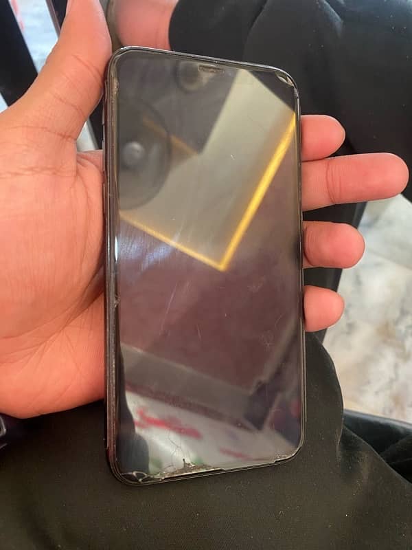 iPhone 11 pro.  J. V    64GB 10/10 condition. 73% battery health 3