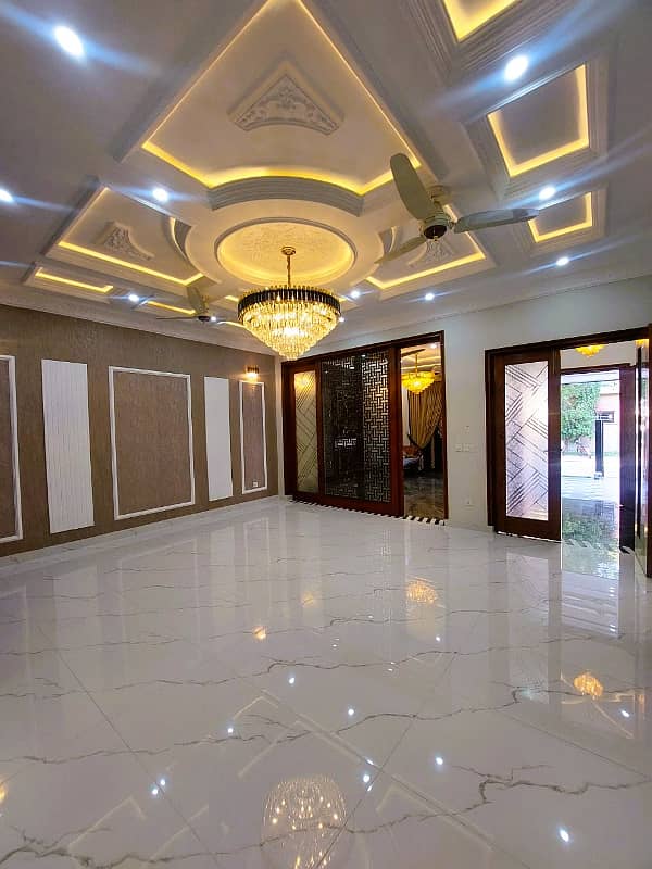 10 Marla House For Sale In Hussain Block Bahria Town Lahore 4