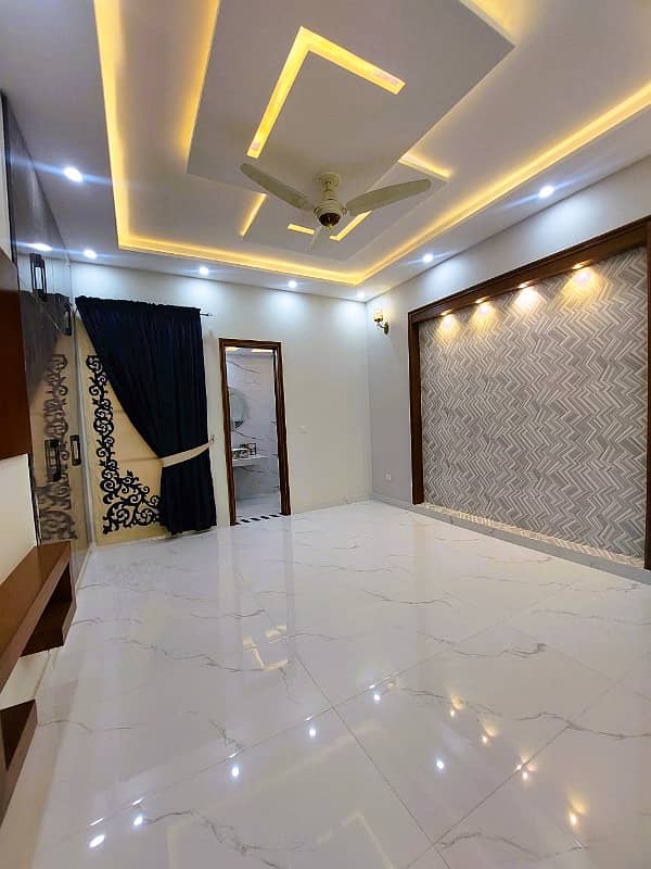 10 Marla House For Sale In Hussain Block Bahria Town Lahore 7