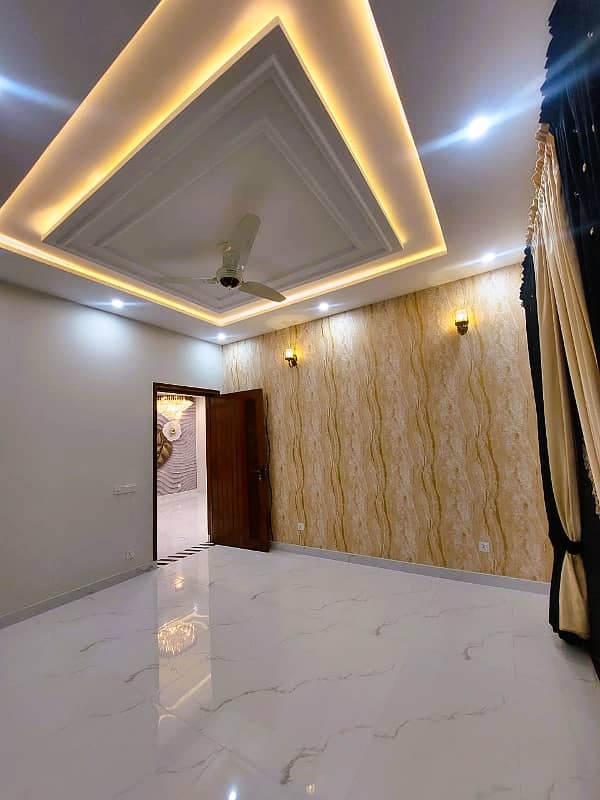 10 Marla House For Sale In Hussain Block Bahria Town Lahore 24