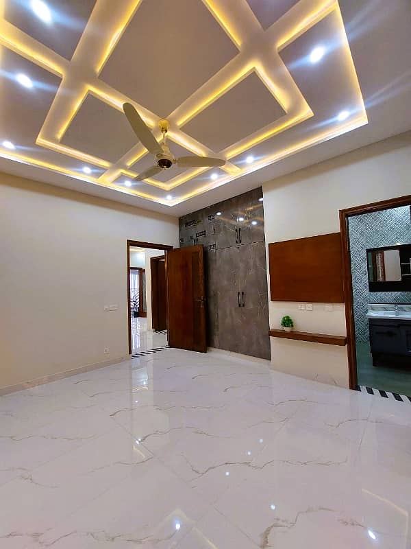 10 Marla House For Sale In Hussain Block Bahria Town Lahore 25