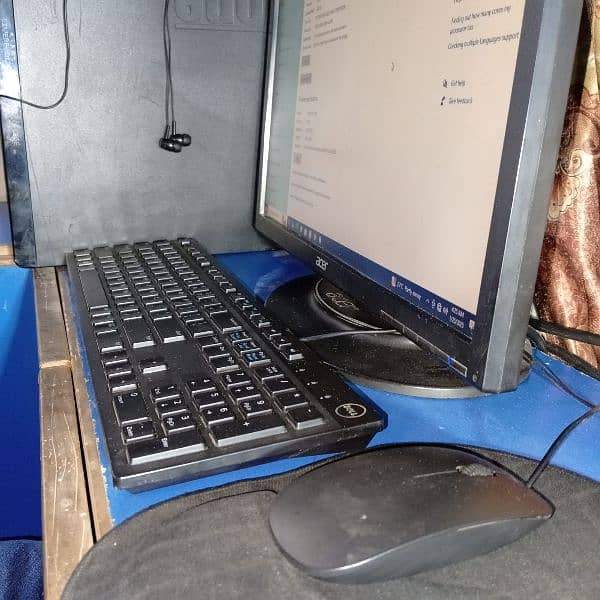 Computer with all accessories 2