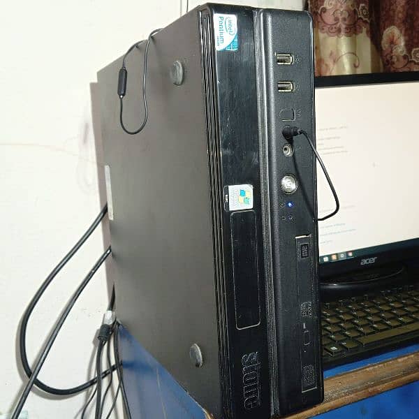 Computer with all accessories 6