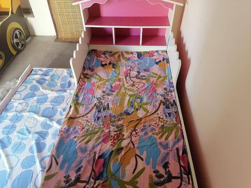 Barbie bed with mattresses 0