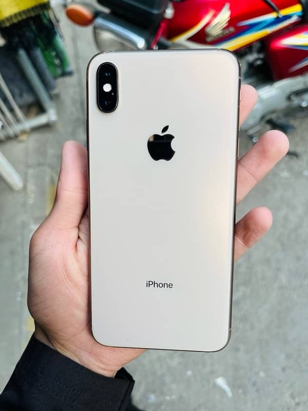 i phone Xs Max 10/10 Condition call number 0.3. 0.9. 2.0. 7.8. 4.2. 7 0