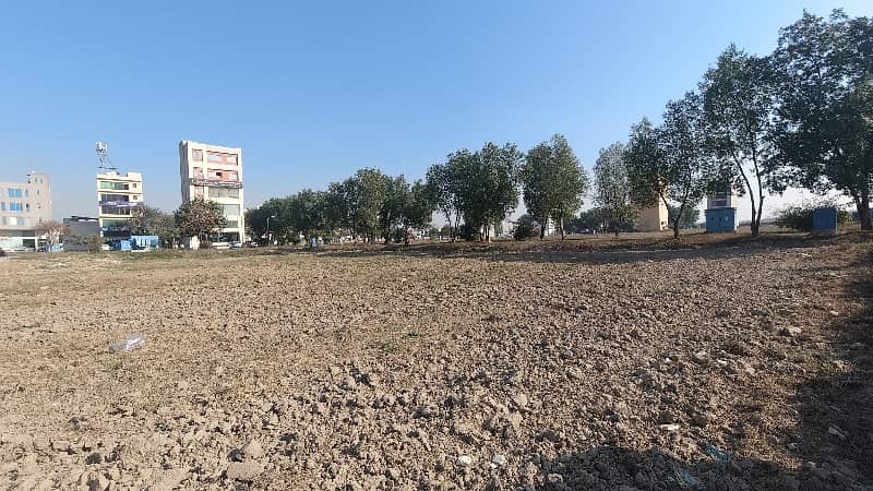 Commercial Plot For Sale In DHA Phase 8 - Ex Air Avenue 10