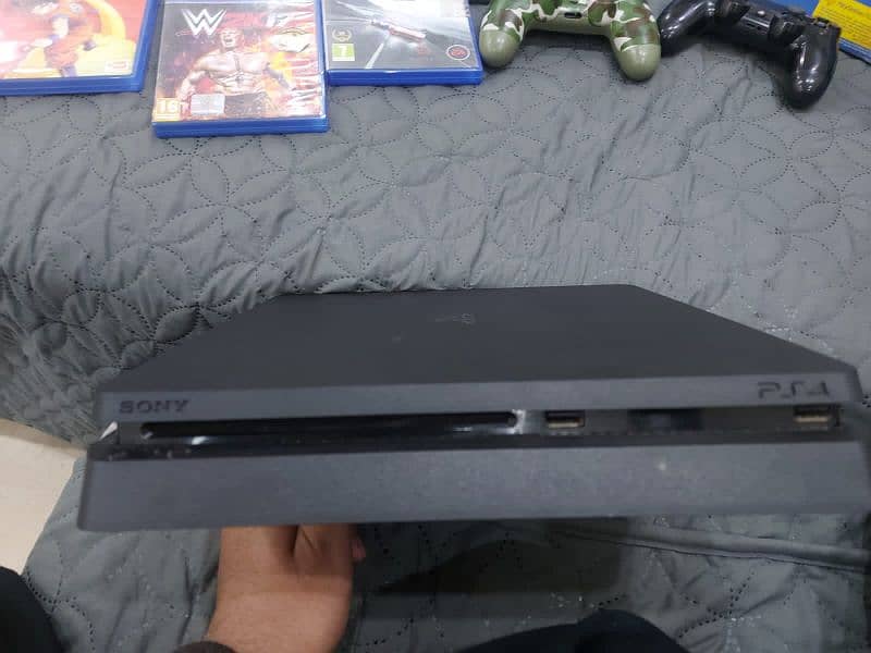 Ps4 slim 2