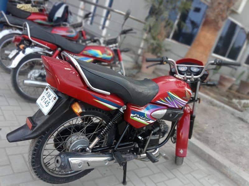 Honda 100 cc prider 3