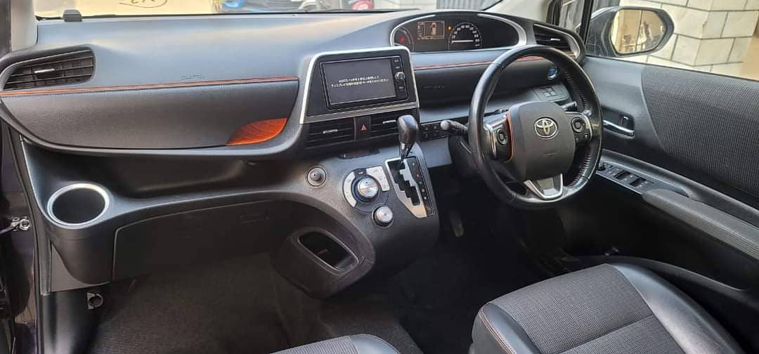 Toyota Sienta X 2018 8