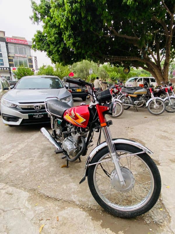 Honda 125 lush condition 10/10 ek rupe ka kam ni just buy and drive 3