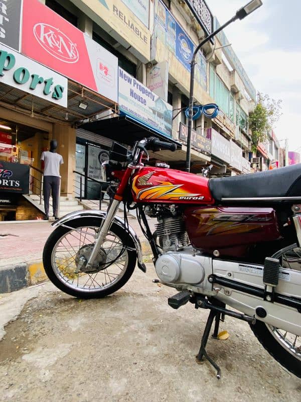 Honda 125 lush condition 10/10 ek rupe ka kam ni just buy and drive 5