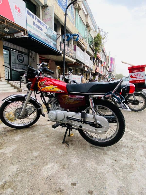 Honda 125 lush condition 10/10 ek rupe ka kam ni just buy and drive 7