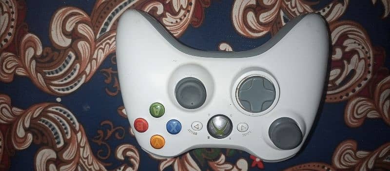 selling Xbox 360 controller brand new no scratches 0