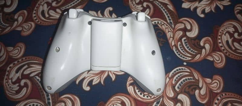 selling Xbox 360 controller brand new no scratches 1