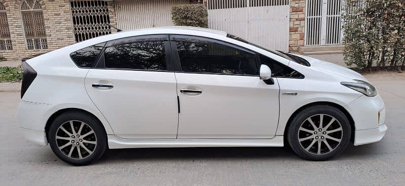 Toyota Prius 2012 G selection Touring full option 6