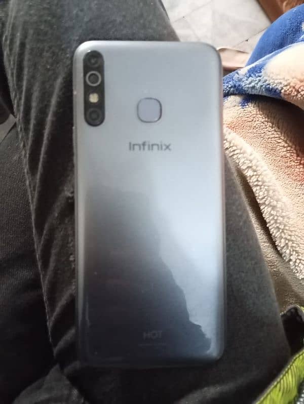 Infinix Hot 8 4/64 3