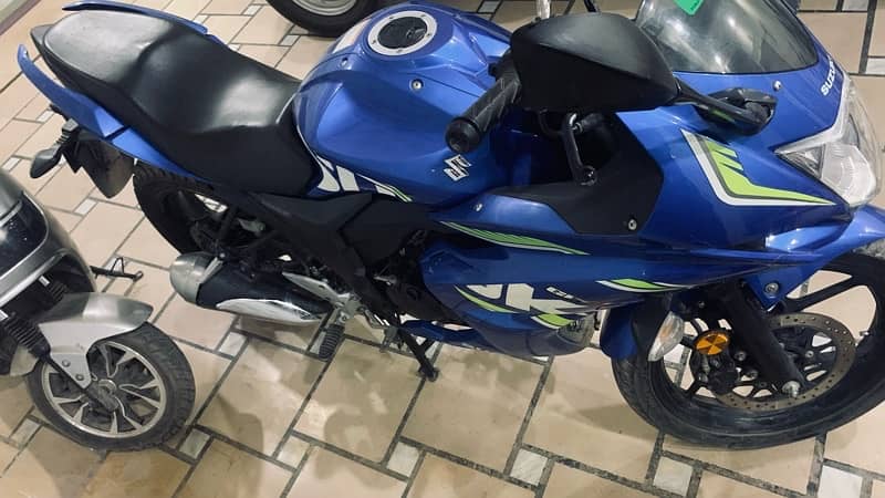 Suzuki gixxer150sf 4