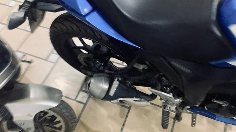 Suzuki gixxer150sf 7