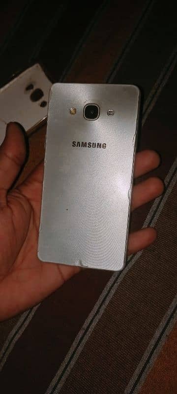 Samsung Galaxy J3 pro 1