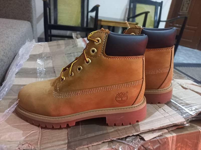 Original Timberland age 8to 9 years old kids boots 0