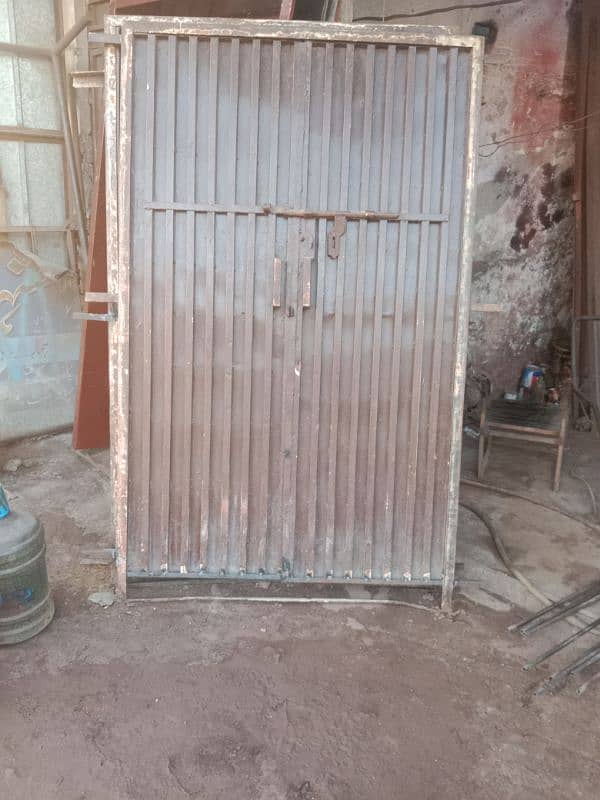 4 ft Gate with heavy weight 2