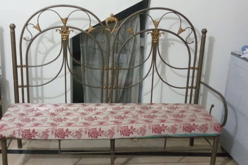 3 seater iron sofa with reason able price 0