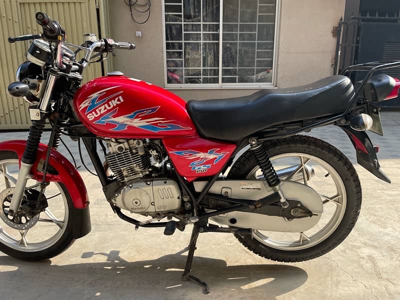 Suzuki GS 150 Red 0