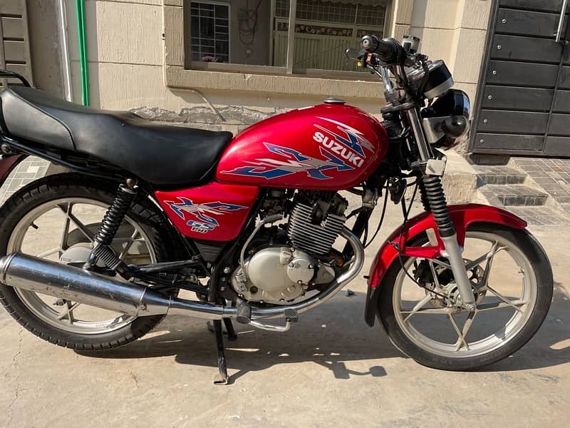 Suzuki GS 150 Red 3