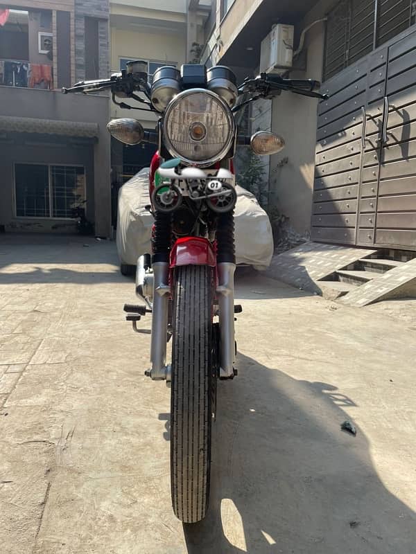 Suzuki GS 150 Red 4