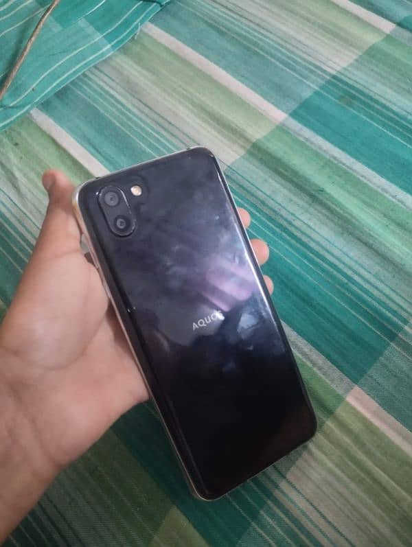 aquos r2 for sale 5