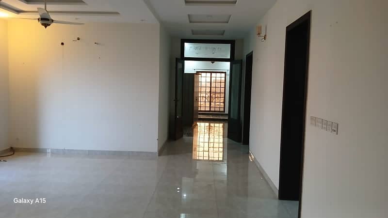 IEP TOWN 1 kanal upper porshan for rent 4