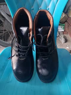 2 pear leather safety shoes for sale.