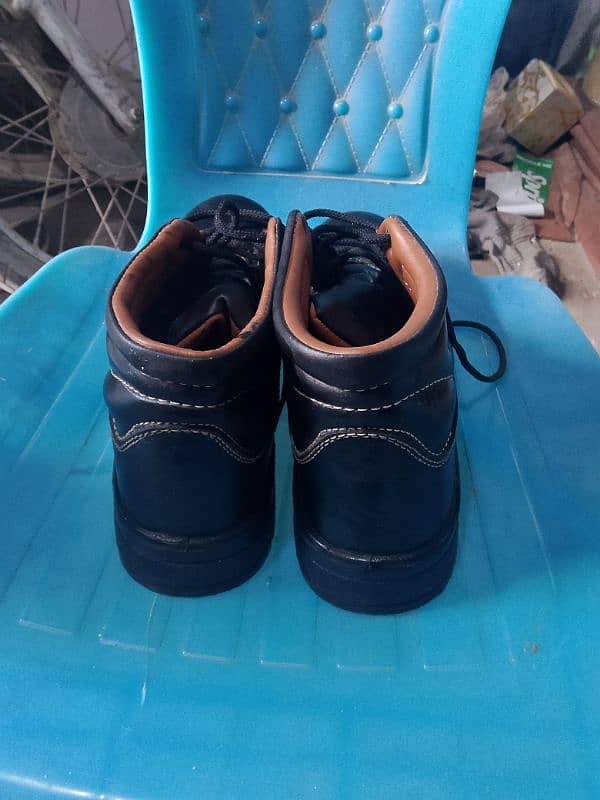 2 pear leather safety shoes for sale. 1