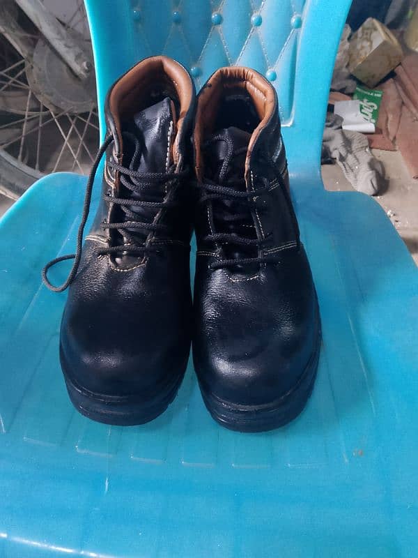 2 pear leather safety shoes for sale. 3