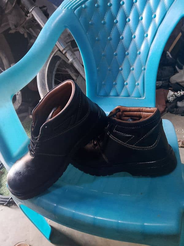 2 pear leather safety shoes for sale. 5