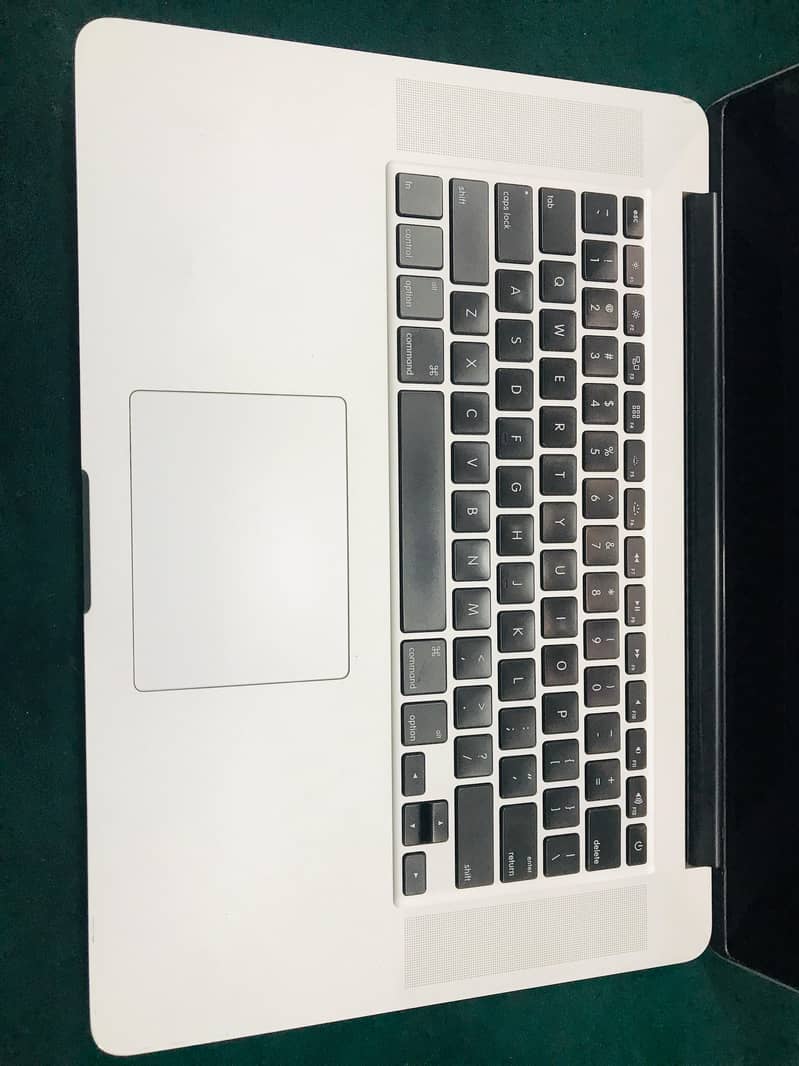 MAC BOOK Pro Mid 15 2