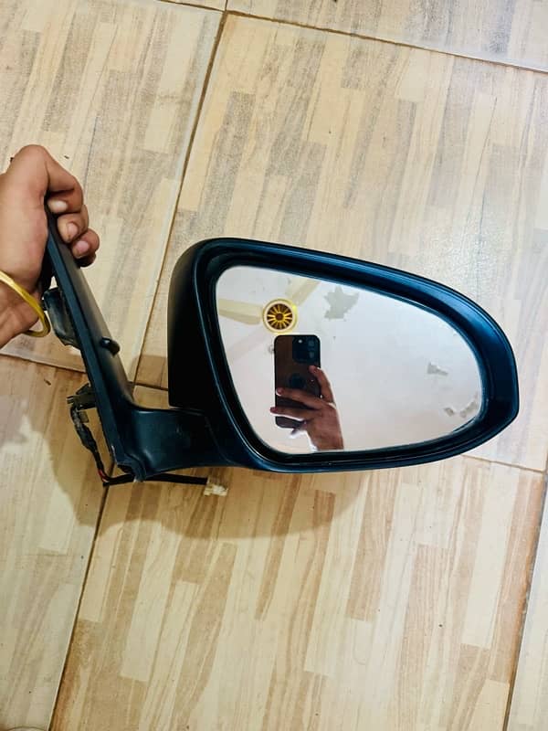 side mirror of corolla altis 1.6 super white 1